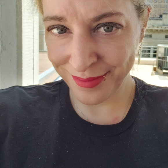 Meet your Posher, Kimberly! - Picture 2 of 4